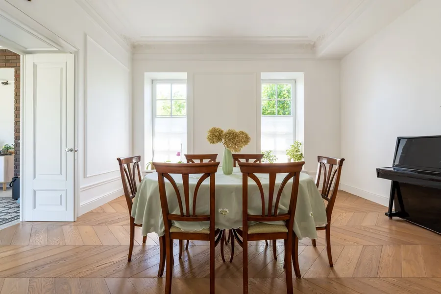 Period room with a tall ceiling, cornice and sash windows, the sort of generous ceiling height that can be lowered to add loft conversion headroom above